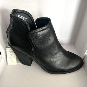 One pair of beautiful black Joie Kayden ankle boots. Size 8.5